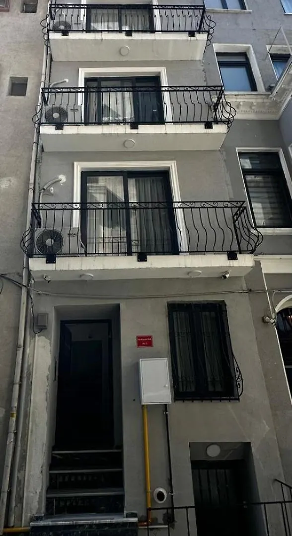 A Cozy Nest For Your Charming Stay In The Heart Of İstanbul Daire